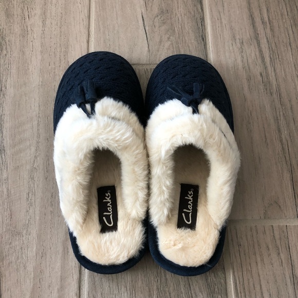 Clarks Slippers - Picture 5 of 8